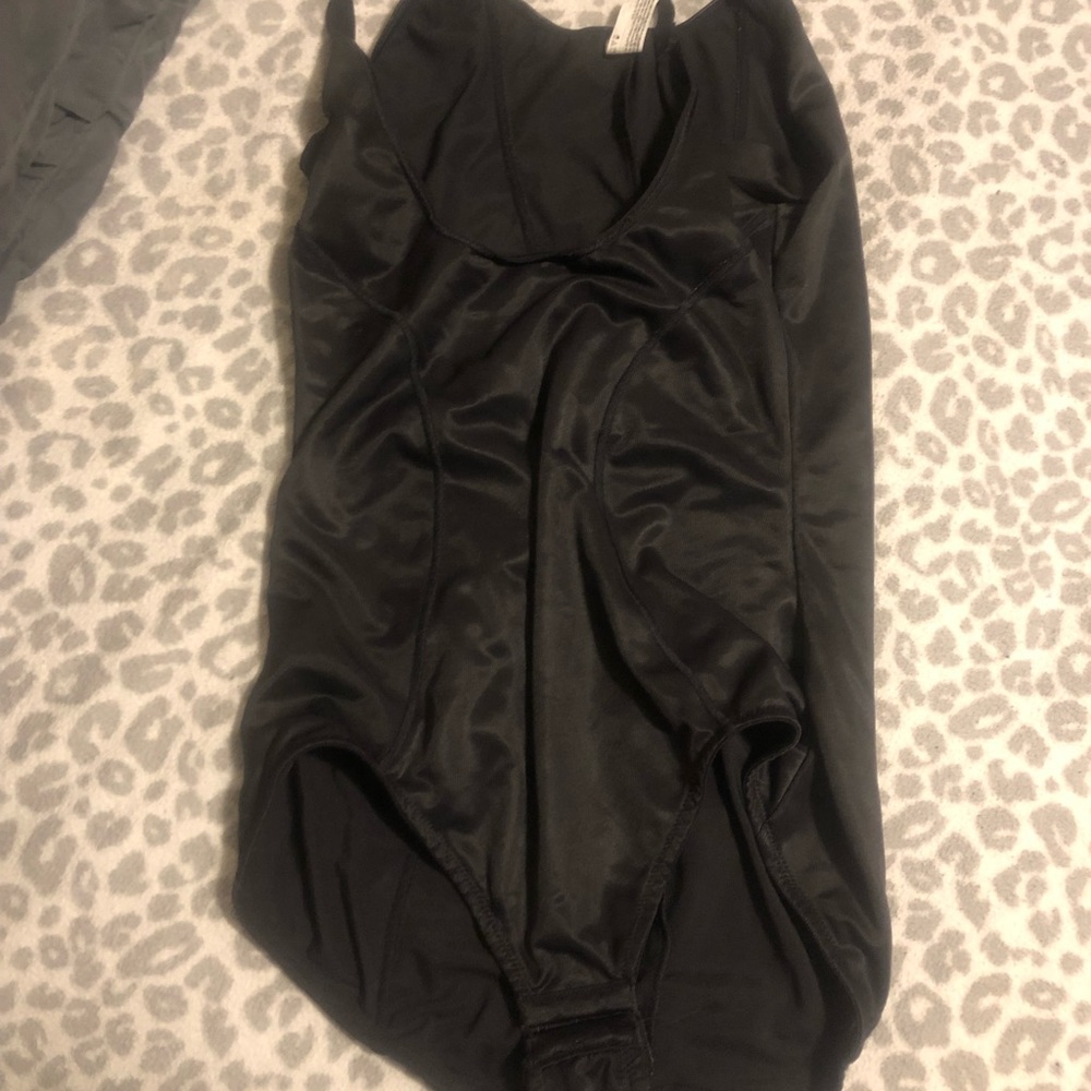 2 Maidenform Flexees